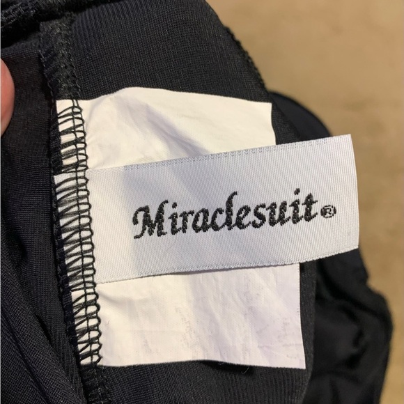 Miraclesuit Black One Piece Padded Swimsuit Beach Island Vacation Slimming - Picture 6 of 10